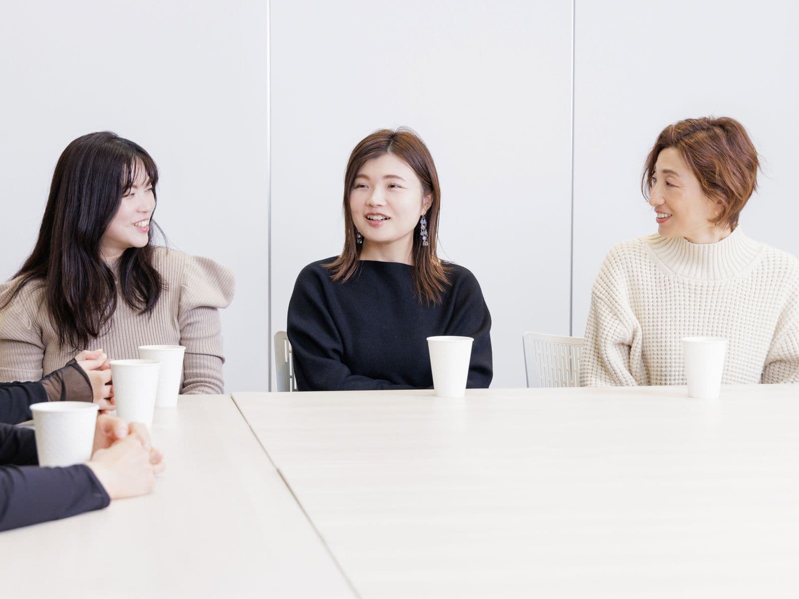 座談会の模様。右から、みかんさん、くるみさん、かなこさん＝東京都内、山本倫子撮影