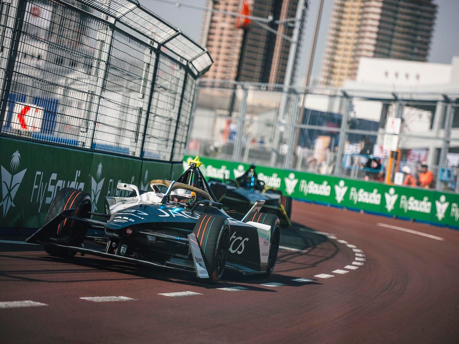 ギャラリー | フォーミュラEレースに参戦するジャガー その思惑は 