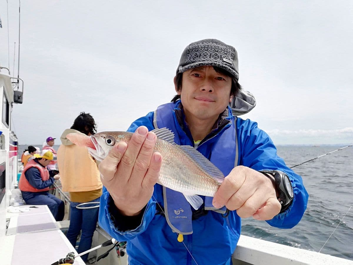 釣った魚で大宴会 アジ・イシモチをアウトドアで料理 神奈川・金沢八景 