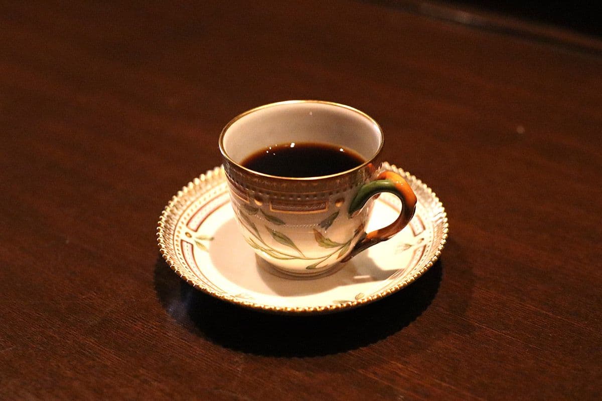 品のいいスタイリングの快適セダン ランチア・プリズマ | 朝日新聞 