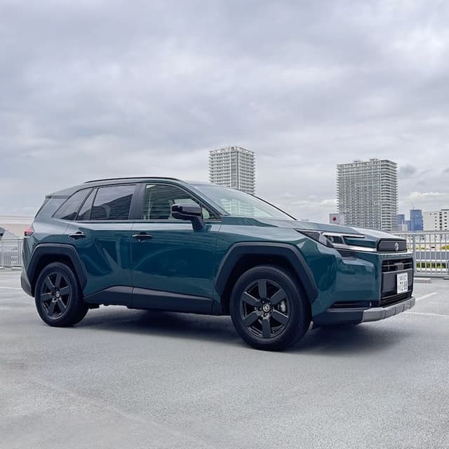 「SUVハンマーヘッド」なるトヨタ車に共通するデザインテーマをもつフロントマスクだが、直線イメージが活生かされている