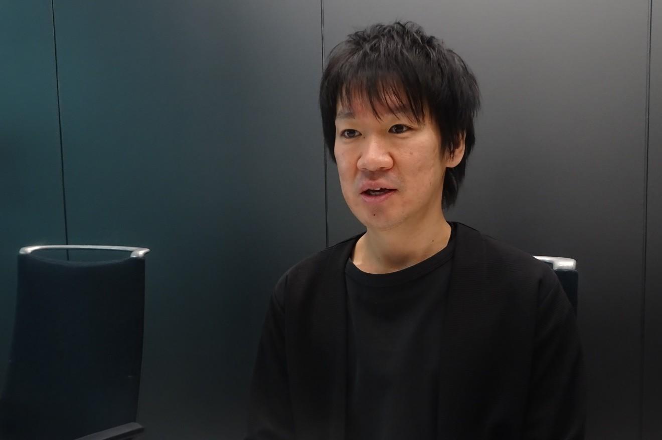 インタビューに応える正頭英和さん