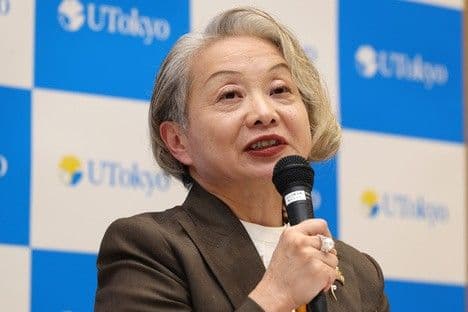 東京大学の新総長に選ばれ、記者会見に臨む藤垣裕子氏