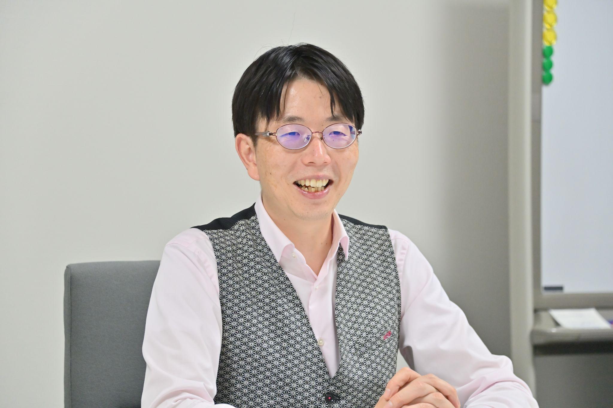 辞めようかと悩む若手先生へ　「自分らしく進んで」妹尾昌俊さんに聞く